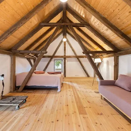 Alte Schmiede Am Schlosspark - Bis 17 Gaeste Apartman *