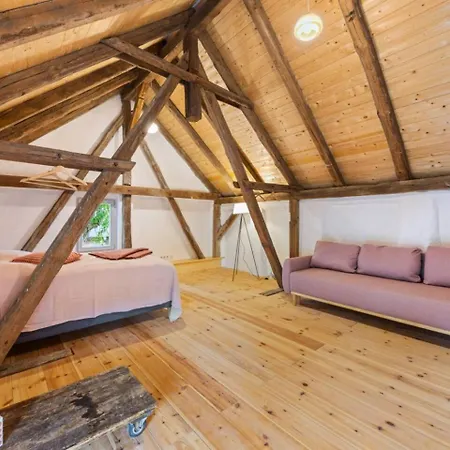 Apartman Alte Schmiede Am Schlosspark - Bis 17 Gaeste