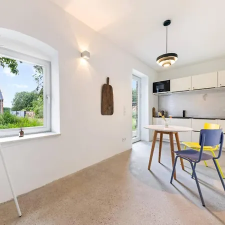 Alte Schmiede Am Schlosspark - Bis 17 Gaeste Apartman
