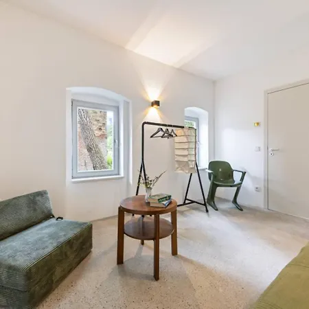 Apartman Alte Schmiede Am Schlosspark - Bis 17 Gaeste *